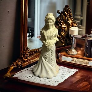 Vintage Avon Perfume Bottle Bridal Moments Glass and Plastic Wedding Bride